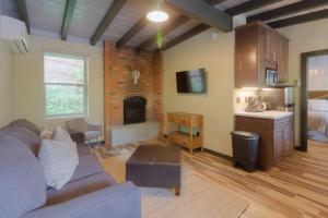 TV/trung tâm giải trí tại Destination Oak Creek 4 - no patio