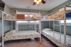 Postel nebo postele na pokoji v ubytování Table Rock Lake Home - Fire Pit and Lake Views!