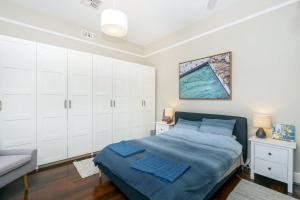 Postel nebo postele na pokoji v ubytování Sunset Views - walking distance to Fremantle CBD