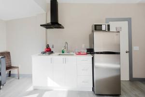 Η κουζίνα ή μικρή κουζίνα στο 3-Bedroom Cottage #7 - Austrian Pine