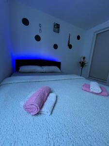 Postel nebo postele na pokoji v ubytování Avram019