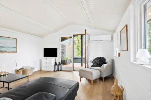 a living room with a couch and a tv at SJ314-Haderslev-Kelstrup-Norreskov-42 in Kelstrup Strand