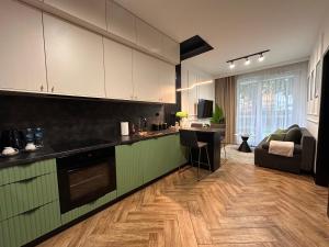 Kuchyň nebo kuchyňský kout v ubytování Apartament Z Ogrodem - Paderewskiego 22