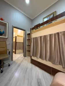 Ένα ή περισσότερα κρεβάτια σε δωμάτιο στο Caspian Hostel +47 φωτογραφίες