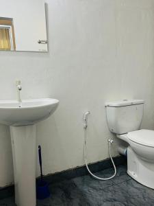 Ένα μπάνιο στο Batawala PARADIES inn