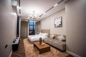 a living room with a couch and a bed at شاليه مسا الفندقي in Buraydah +37 photos