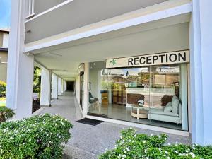 Ο χώρος του λόμπι ή της ρεσεψιόν στο Allamanda Laguna Phuket by RESAVA