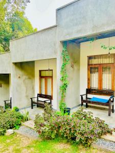 Κήπος έξω από το Batawala PARADIES inn