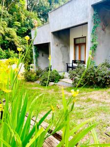 Un jardín fuera de Batawala PARADIES inn 6 fotos más