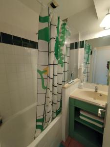 Et badeværelse på Appartement vue riviere