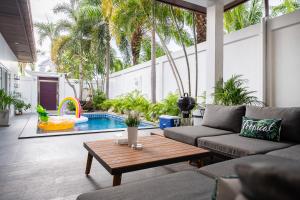 Χώρος καθιστικού στο Majestic By Yensabai