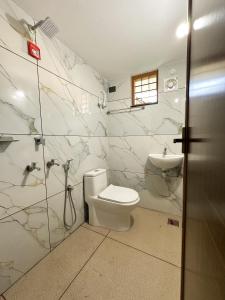 Koupelna v ubytování Radhakrishna Residency