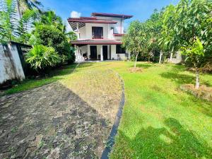 Κήπος έξω από το Sihenu Geust House