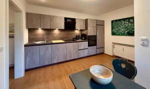 Η κουζίνα ή μικρή κουζίνα στο Ferienhaus Rauschberg 10