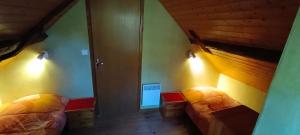two beds in a room with lights on the wall at Lou cridadé in Laruns