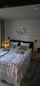 Postel nebo postele na pokoji v ubytování Arctic Circle Aurora Guesthouse