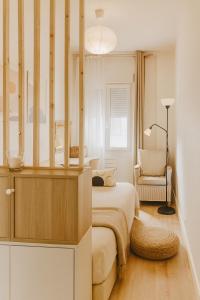 a bedroom with a bed and a chair at Le 9 Privé Chambres Chic à Puteaux près Paris, kitchen et 2 SDB ideal couples et Professionnels en déplacement in Puteaux