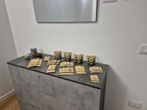 a table with yellow cards on top of it at Flamingo Houses in Quartu Sant'Elena +5 photos