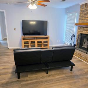 Et tv og/eller underholdning på Bear Creek Bungalow