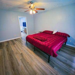 En eller flere senge i et værelse på Bear Creek Bungalow