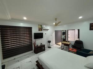 Et tv og/eller underholdning på 1 bedroom apartment