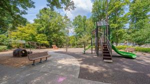 Herní místnost nebo prostor pro děti v ubytování New! Relaxing Retreat Near North Hills & Downtown