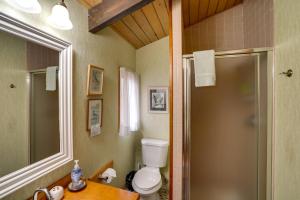 Ένα μπάνιο στο Community Perks Retreat with Thirteenth Lake Access +34 φωτογραφίες