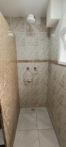 a bathroom with a shower with a tiled shower at Apartamento - Centro Itapuã - 1Q in Vila Velha