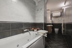 Ένα μπάνιο στο Gramsci Prestige Apartment