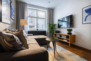 Μια τηλεόραση ή/και κέντρο ψυχαγωγίας στο Stylish Apartment in Prague's Historic Centre