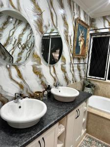 Ένα μπάνιο στο Maison Norelle at Isivuno House