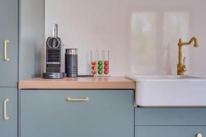a kitchen counter with a coffee maker and a sink at Gîte familiale 3 chambres, au coeur des vignes in Saint-Christophe-des-Bardes +27 photos