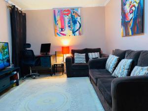 Χώρος καθιστικού στο Ruaka +12 φωτογραφίες