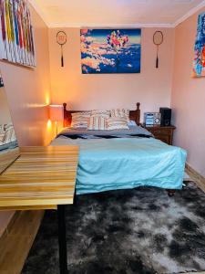 Ένα ή περισσότερα κρεβάτια σε δωμάτιο στο Ruaka