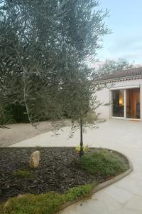 Zahrada ubytování Charmant logement en campagne avec piscine