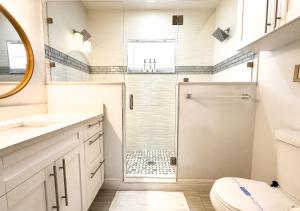 Et badeværelse på Cozy Stylish Chic Home Ybor, DT Central Location + 35 billeder