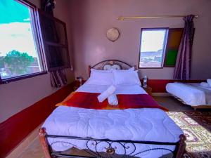 Ένα ή περισσότερα κρεβάτια σε δωμάτιο στο Gite d'étape Asfalou chez l'habitant