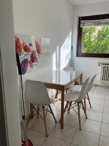 Φωτογραφία από το άλμπουμ του Einfaches Zimmer zum Wohlfühlen σε Essen