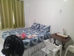 Ένα ή περισσότερα κρεβάτια σε δωμάτιο στο Quarto próximo do Parque da cidade