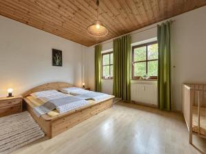 a bedroom with a large wooden bed in a room at Weiherblasch I in Dietersdorf