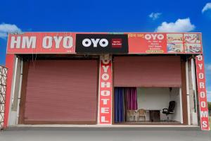 a store with two garage doors and a sign on it at SPOT ON HM HOTEL in Mundarwa