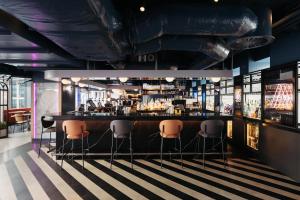 Lounge nebo bar v ubytování YOTEL Glasgow