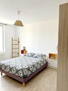 Postel nebo postele na pokoji v ubytování L'échappée belle Trilportaise - 25 min Disneyland - wifi gratuit- Streaming gratuit