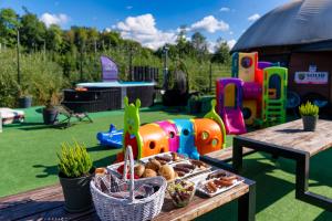 Κήπος έξω από το GORSKI RESORT Lux Apartments Jacuzzi & Sauna +182 φωτογραφίες