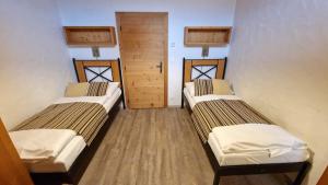 Giường trong phòng chung tại Jasna Chalet - Chopok view