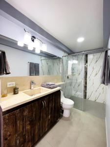 Koupelna v ubytování Home Puerta de Hierro in San Fernando