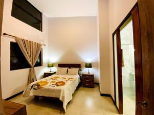 Postel nebo postele na pokoji v ubytování Home Puerta de Hierro in San Fernando