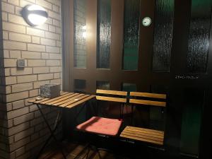 a bench and a table in a room at Gästezimmer 21qm im Casa Kirchweg in Gladbach