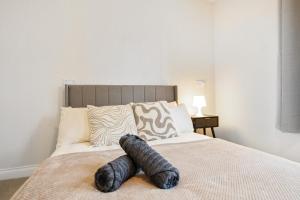 a stuffed animal on a bed in a bedroom at Cozy Two Bedroom House with Driveway Parking & Garden in Chatham