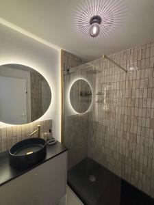 Koupelna v ubytování Appartement lumineux avec parking, centre Clermont-Ferrand